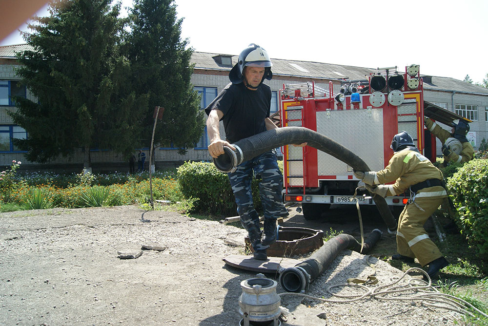 Пожарные ПЧ-14 на учениях в СОШ № 9