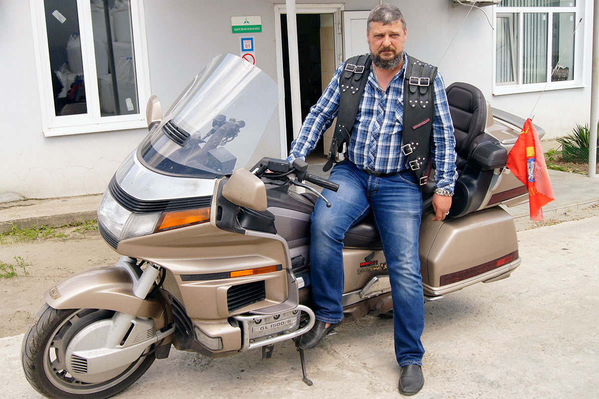 Юрий Юрьевич Богусловский называет себя русским мотоциклистом