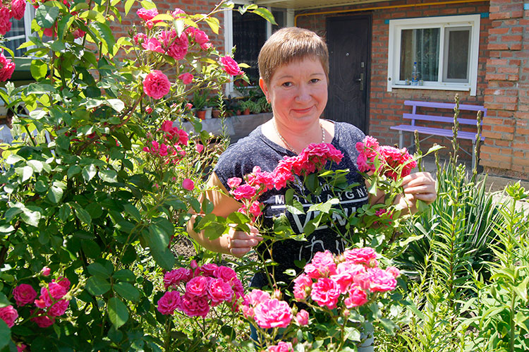 В заботливых руках Ирины Алексеевны Чернявской благоухают цветники