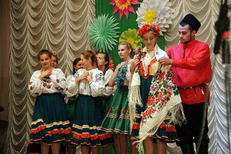 Народные обычаи и обряды показал на сцене творческий коллектив ильинского СДК