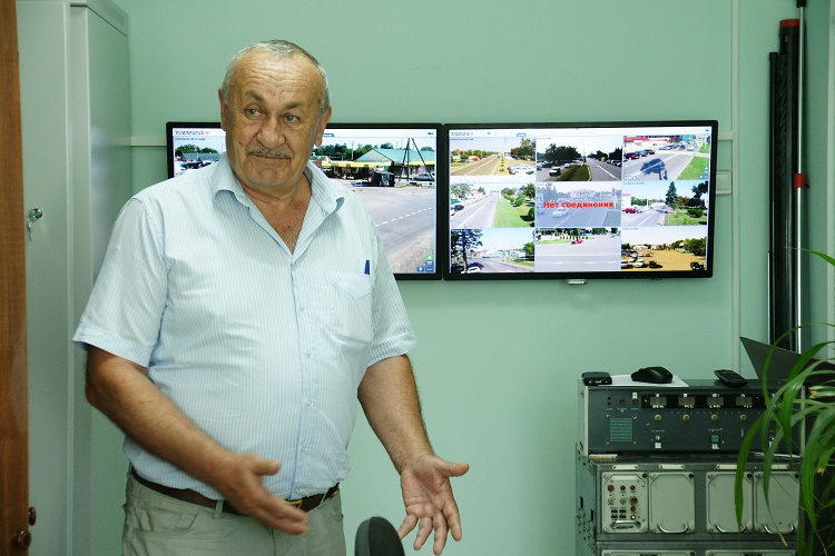 Анатолий Подофеденко: "В режиме онлайн за безопасностью главной улицы районного центра следят 11 видеокамер