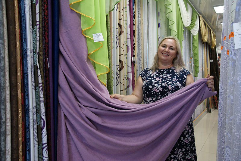 Предприниматель  Светлана Старцева на протяжении 14 лет занимается пошивом штор и текстильных изделий любой сложности. Ее профессия продиктовала ей и нишу в бизнесе, когда  она задумалась о том, чтобы  заняться развитием собственного дела