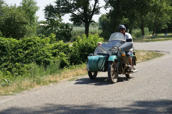 Мотоциклы и скутеры — распространенный вид транспорта в Новоивановской