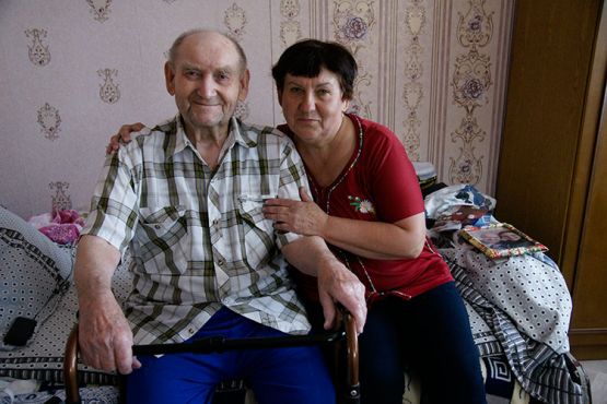 Отец Татьяны Тищенко Александр Иванович Лозин 40 лет проработал водителем пассажирского автобуса, а во время Великой Отечественной войны, будучи подростком, трудился трактористом