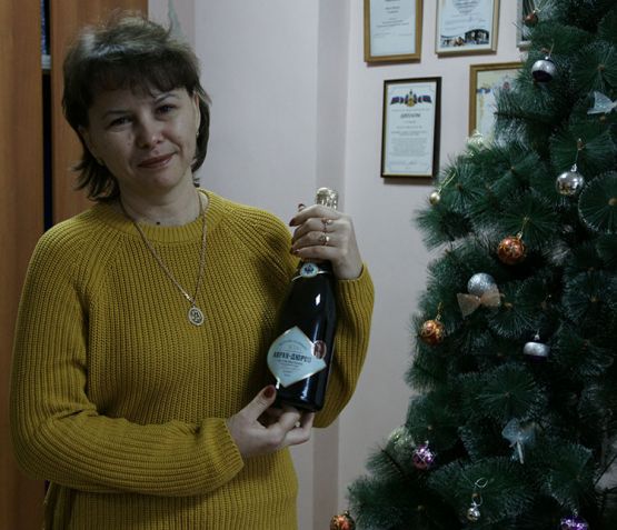 Людмила Губарева (шампанское)