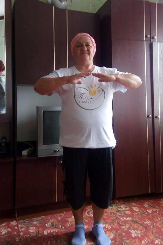 Участница «Группы здоровья» Ольга Фёдоровна Чернышова не пропускает домашних занятий физкультурой