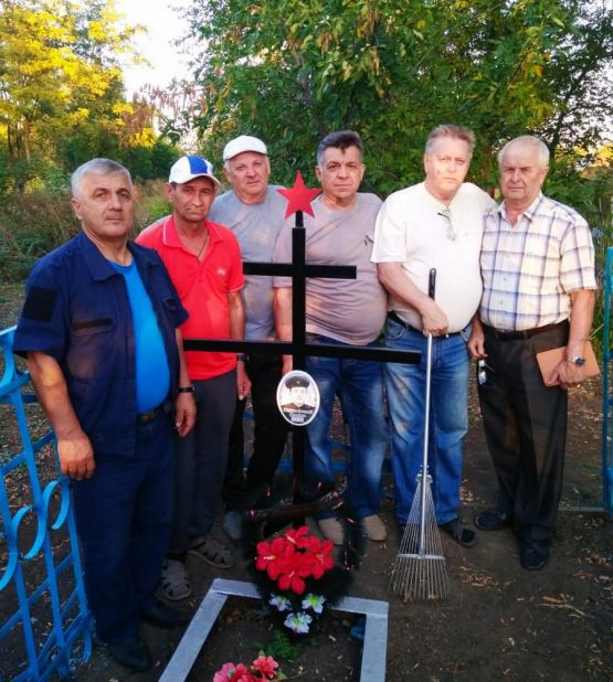 Ветераны Группы Войск в Германии ухаживают за могилой трагически погибшего Виталия Жуйкова