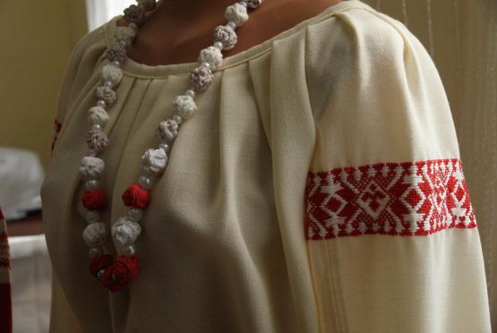Элемент вышивки украинского костюма выполнен детьми студии «Провинция»
