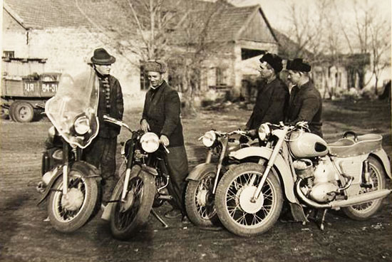 Счастливые обладатели мототехники. 1965 год
