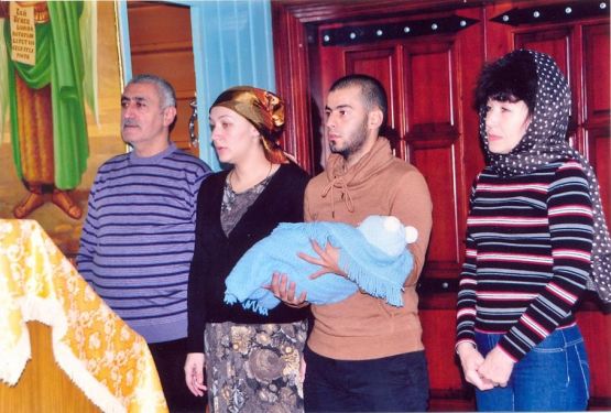 В лучших православных традициях – семья Погосян на крещении внука в христианской церкви города Алматы