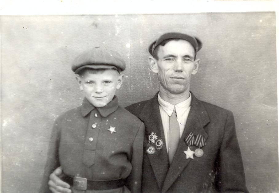 Николай Степанович Белокриницкий с сыном Юрой