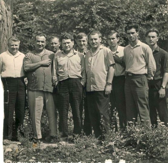 Анатолий Данченко и редактор Алексей Добрюха с кубанскими поэтами. Снимок сделан в середине 60-х годов