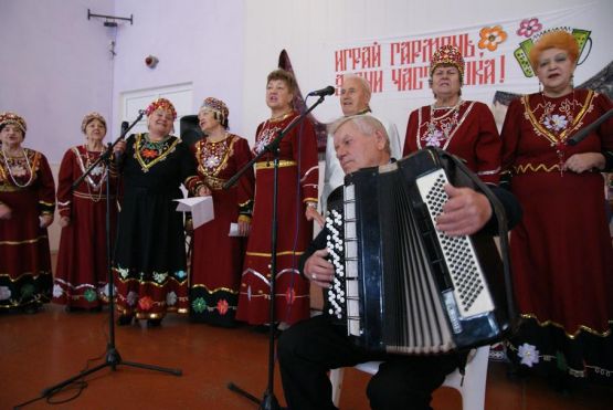 На сцене – народный хор «Русская душа»