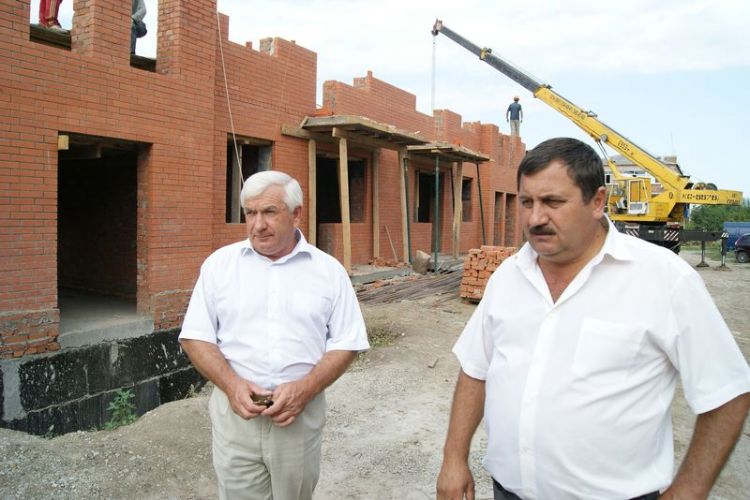 Глава района А.Н. Сотников оценил ход работ по строительству многоквартирного дома для детей-сирот