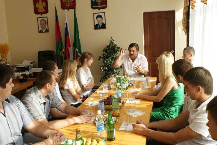 Глава района А.Н. Сотников встретился с молодежным активом