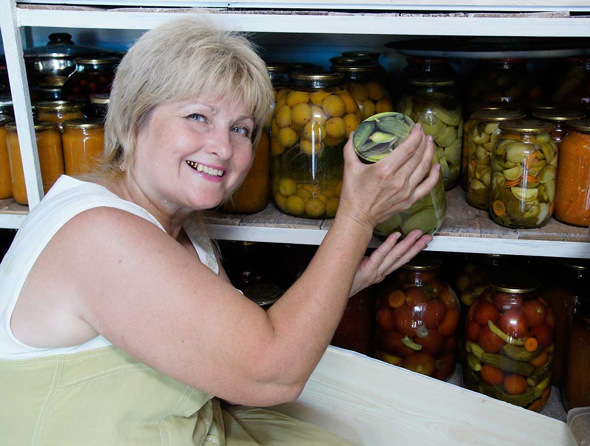 Для своей семьи Валентина Владимировна Басс делает красивые и вкусные заготовки из овощей и фруктов