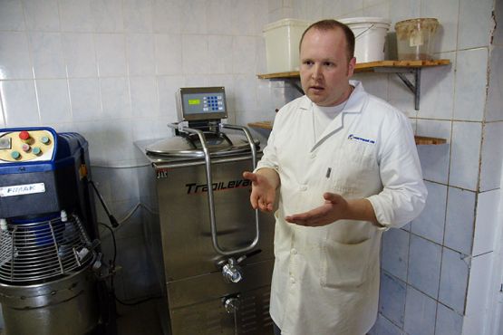 Технолог Денис Левин рассказывает об устройстве ферментатора и его использовании в хлебопекарном производстве