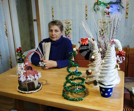 Ирина Шевлякова перед Новым годом «вырастила» елки... в домашней мастерской
