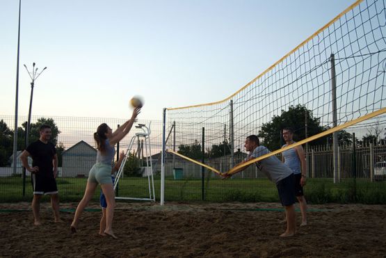 Волейбол для семьи любителей активного отдыха  - способ отвлечься от трудовых будней