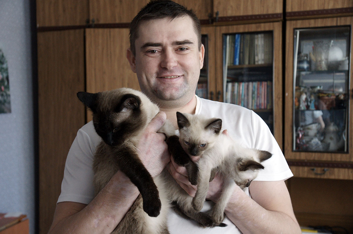 Денис Пинюшев любит домашних животных, и иногда ему кажется, что понимает их язык