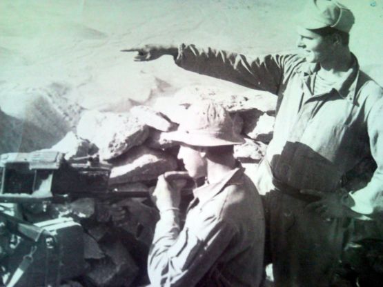 3-я сторожевая застава Афган, перевал Гульдара. Астафьев Сергей Викторович на снимке справа