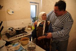 Так как Сергей заботится о маме Анне Федоровне Баклаевой может мечтать каждая женщина, вырастившая сына