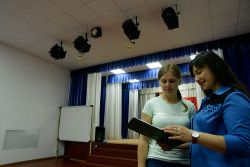 Заведующая СДК Юлия Кукса и балетмейстер Ульяна Блинова готовят интересные культурные программы для односельчан