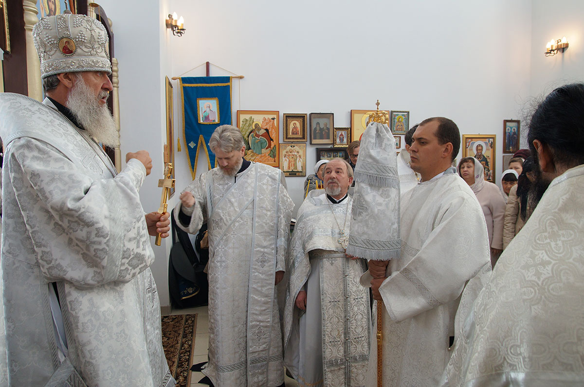 Великое освящение храма совершил епископ Тихорецкий  и Кореновский Стефан
