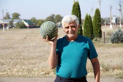 Гостеприимный Гурген Арутюнов спешит с угощением