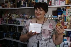 Свой бизнес Ирина Каменская начинала с нескольких флаконов лака для волос и губных помад. Сегодня в ассортименте магазина «Алёнка» – тысячи наименований косметической продукции