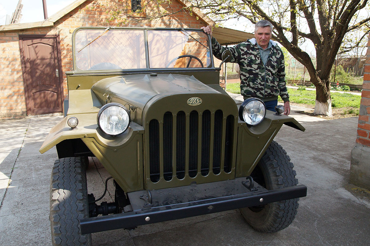 Местный кулибин Владимир Колтунов за год собрал в своем гараже командирскую машину Красной армии