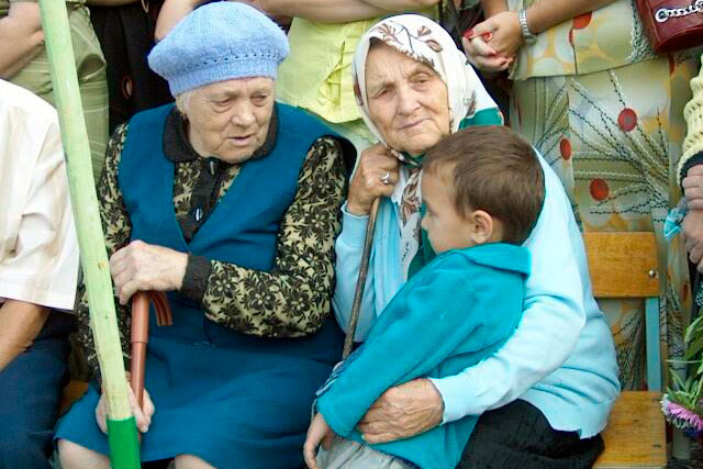На архивном фото – Анна Максимовна Баран с правнуком Арсентием, которому уже исполнилось 19 лет, и Мария Михайловна Симкина