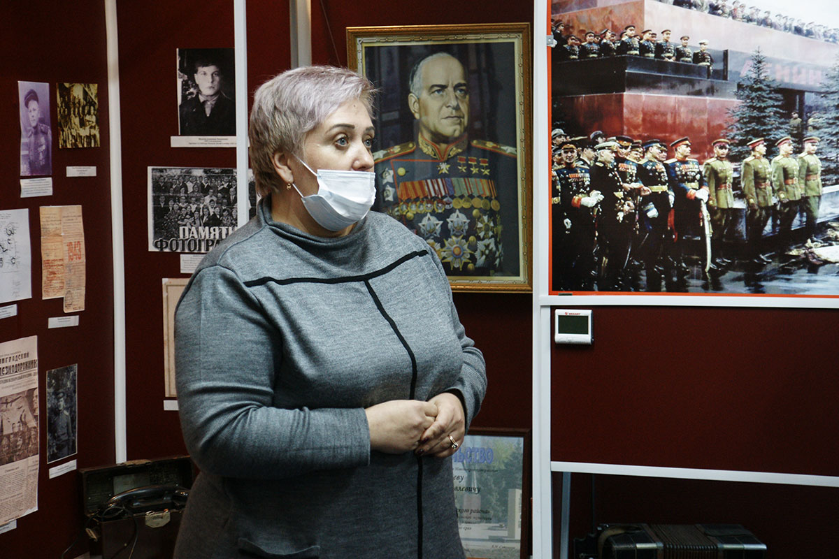 Главный хранитель музея им. А.А. Первенцева Инна Долгая часто  рассказывает посетителям о боевой славе района