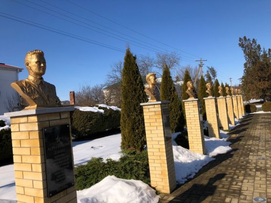 alleya-geroev-v-stanitse-novopokrovskoj-