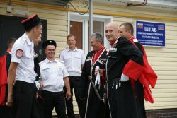 Почетного гостя встречали казаки Новопокровского района