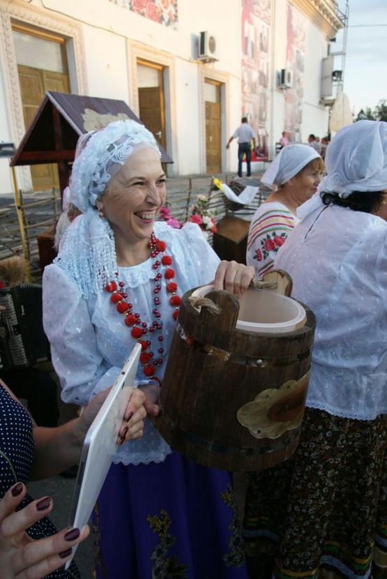 Ильинцы приглашали каждого отведать «живой воды»