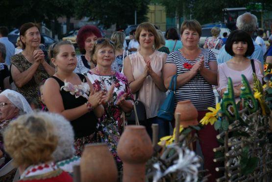 Зрители наслаждаются праздником