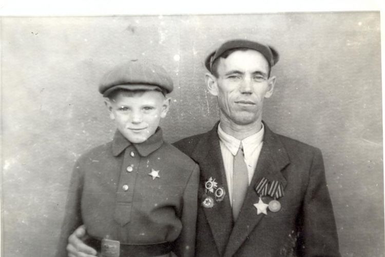 Николай Степанович Белокриницкий с сыном Юрой