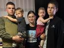  Он держит небо, а семья поддерживает его